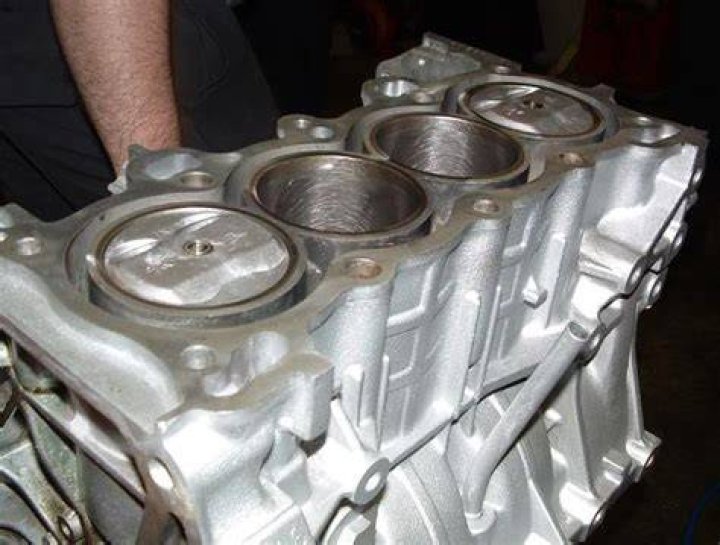 Can you replace piston rings without removing engine?