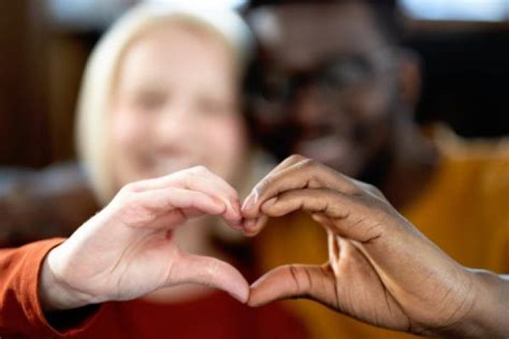 Do opposites attract in love?