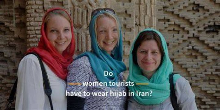 Do tourists have to wear hijab in Iran?
