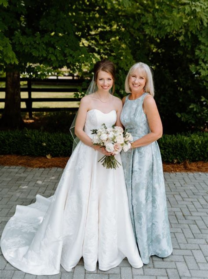 Does mother of bride and groom match?