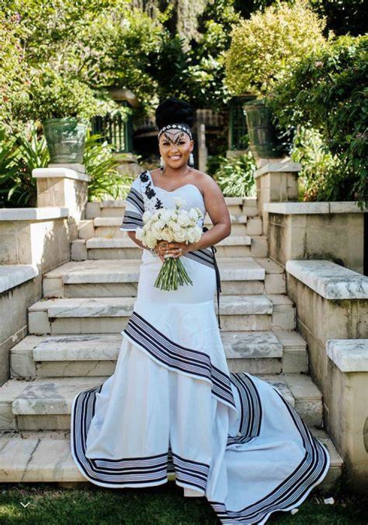 What food is served at a Xhosa wedding?