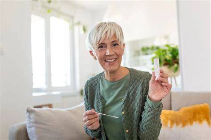 What is the oldest age a woman can get pregnant naturally?