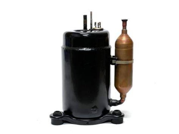What oil is in R-22 compressor?