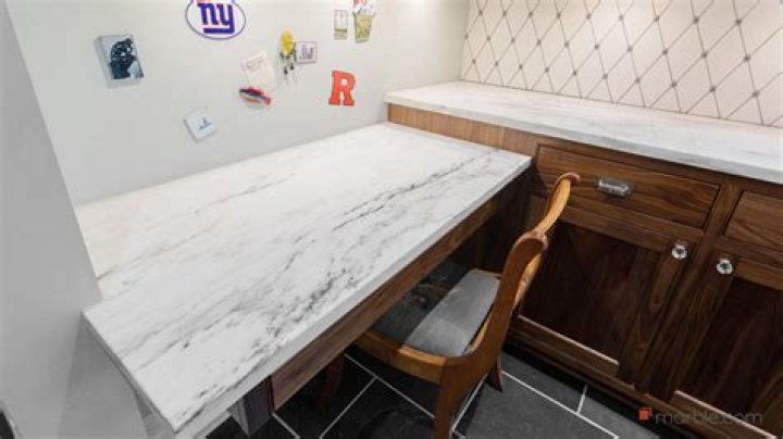 Which is better marble or quartz countertops?