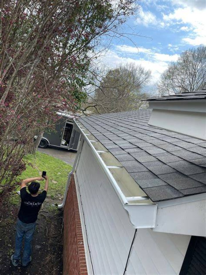 Why do roofers wear black?